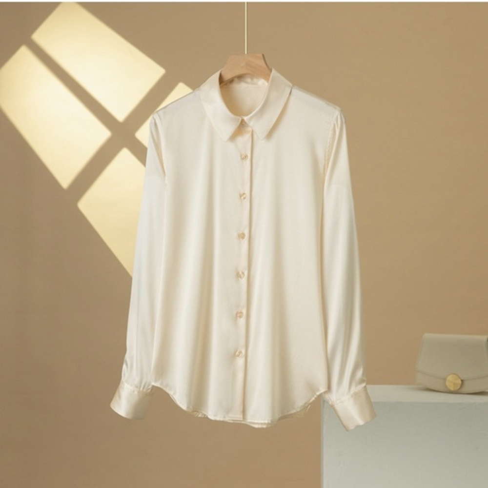 Classic Cream Button-Down Blouse – H&M – Size M